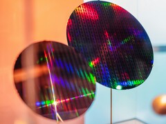 A Samsung Foundry a világ legnagyobb félvezető chipgyártói közé tartozik ( a képen látható félvezető ostya). (Kép forrása: Unsplash)