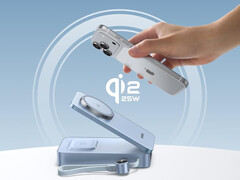 A MagFlow Qi2 25W 139,99 euróba kerül. A képen: a powerbank összecsukható vezeték nélküli töltőállványát bemutató render. (Kép forrása: Ugreen)