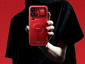 A Xiaomi 18 Pro Max limitált kiadású, piros, átlátszó változatban