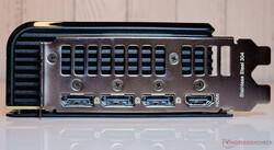 Kikötők: kimenet, 1x HDMI 2.1b-kimenet