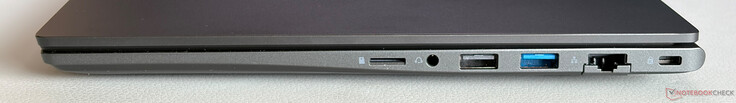 Helyes: microSD-kártyahely, 3,5 mm-es sztereo csatlakozó, USB-A 2.0, USB-A 3.2 (5 Gbit/s), Gigabit-Ethernet, zárnyílás