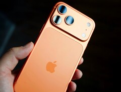 A képen látható Apple iPhone 17 Pro utódja ugyanazt a hivatalos árcédulát viselheti