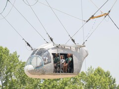 A repülőgép testmodellje 35 láb magasan lóg a levegőben (Kép forrása: NASA és Mark Knopp; kivágva)