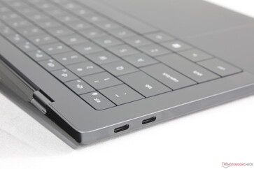 A csukló merevsége szilárd és egyenletes, de a szög csak legfeljebb ~140 fokos lehet