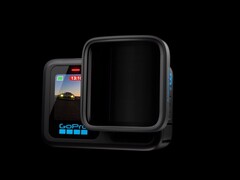 A GoPro Hero 13 Black anamorfikus objektív modja könnyen telepíthető. (Kép forrása: GoPro)
