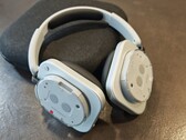 A Nothing Headphone 1 a Phone 3 mellett mutatkozott be (kép forrása: Nothing)