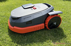 A Segway Navimow X3 számos funkcióval rendelkezik. (Kép forrása: Marcus Schwarten / Notebookcheck)