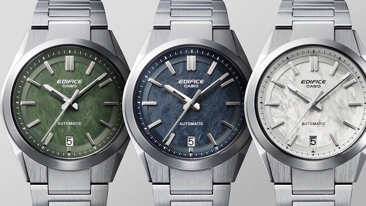 A fekete kovácsolt karbon számlapos modell mellett három új EKF-100D modell is megjelenik kék, zöld és fehér színben. (Kép forrása: Casio)