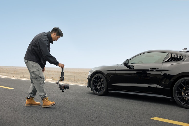 Megbízhatóan követi az autókat, függetlenül attól, hogy az alany vagy az alkotó mozog-e. (Kép forrása: Hohem)