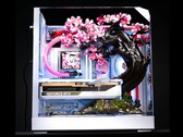 A Cherry Bloom egyedi PC-je hőre reagáló titánötvözetből készült szirmokkal rendelkezik.