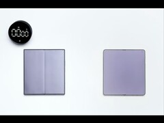 Galaxy Z Fold 7 (balra) és Oppo Find N6 (jobbra) kibontva.