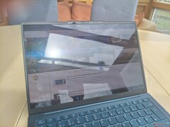 Kültéri megtekintés nappali fényben