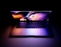 A MacBook Pro várhatóan hamarosan tandem OLED kijelzővel lesz felszerelve. (Kép forrása: Korpai Dániel)