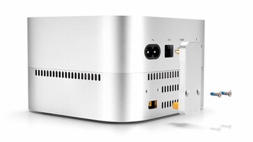 A Mac Minin nincs szükség módosításokra; az eszköz egyszerűen csatlakoztatható egy dugóval.