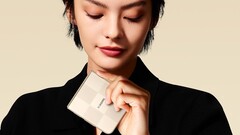 A Xiaomi hivatalos teaser plakátokat, sajtófotókat és egy teaser videót tett közzé a Leica kamerával ellátott Mix Flip 2 flip-telefonról. (Kép forrása: Xiaomi)