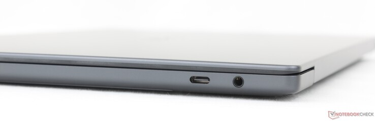 Rendben: USB-C Thunderbolt 4 w/ DisplayPort 2.1 + Power Delivery, 3,5 mm-es kombinált hangszóró