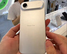 az iPhone 17 Air bábu a Apple Store Kínában látható, ami alátámasztja a korábbi kiszivárgott dizájnt. (Kép forrása: Majin Bu az X-en)