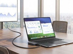 Az Anker új Nano USB-C Hubja (a képen egy laptop és egy monitor mellett) elindult az Egyesült Királyságban. (Kép forrása: Anker)