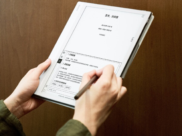 A Boox Note X6 támogatja az osztott képernyős multitaskingot.