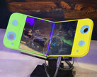 A Flex Gaming innovatív kialakítású, amely lehetővé teszi, hogy a joystickok áthaladjanak a vázon, így minimalizálva a teljes vastagságot. (Kép forrása: Notebookcheck)