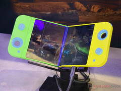 A Flex Gaming innovatív kialakítású, amely lehetővé teszi, hogy a joystickok áthaladjanak a vázon, így minimalizálva a teljes vastagságot. (Kép forrása: Notebookcheck)