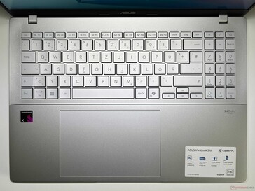 Asus Vivobook S16: Billentyűzet és érintőpad
