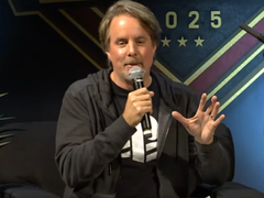 Brian Jarrard, a Halo közösségi menedzserének képe PlayStation-pólóban (kép forrása: Halo YT)