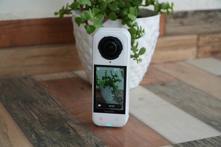 Az Insta360 X5 8K 30/25/24 képkocka/másodperc sebességgel rögzíti a felvételeket, a fényképeket pedig akár 72 MP sebességgel (Kép forrása: Abhinav Fating/Notebookcheck)