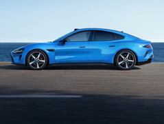 Xiaomi SU7 (2026) az új Capri Blue színben: Az elektromos sportos szedán nem csak egy kisebb ráncfelvarrást kap. (Kép forrása: Xiaomi)