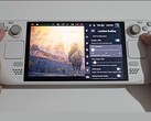 A Steam Deck előlapi nézete a képernyő bal oldalán futó Elden Ringgel, a jobb oldalon pedig a Lossless Scaling plug-in beállításai láthatóak, beleértve az FPS Multiplier, Flow Scale és Performance Mode kapcsolókat. (Kép forrása: Deck Wizard/YouTube)