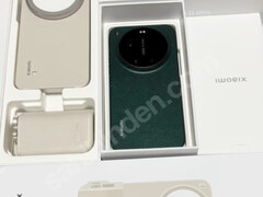 A Xiaomi 17 Ultra az egyik megjelenési színben.