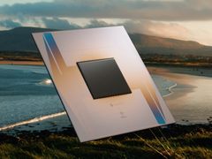 Az Airbus és a SandboxAQ kvantumérzékelős navigációt tesztel a GPS-interferencia elleni pajzsként. Képeken: A Google Willlow kvantumchipje (Kép forrása: Google)