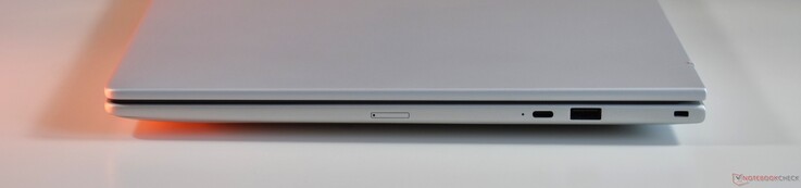 helyes: USB-C 3.2 Gen 2, USB-A 3.2 Gen 1, Kensington Lock Slot
