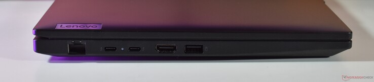 balra: Ethernet RJ45, 2x Thunderbolt 4, HDMI, USB-A 3.2 Gen 1