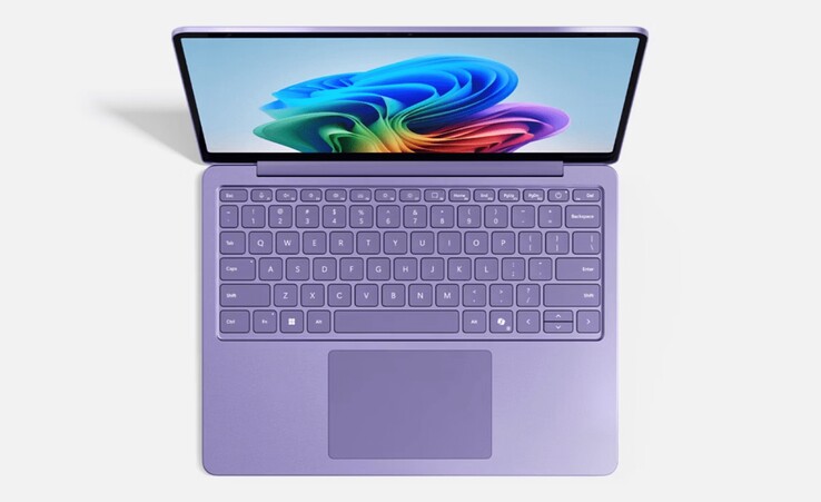 A Microsoft Surface Laptop ismét 13 vagy 15 hüvelykes kijelzővel lesz elérhető.
