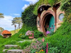 A múlt árnyékával a Warner Bros. újabb, A Gyűrűk Ura univerzumában játszódó filmet jelentett be.