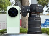 A Vivo X300 Ultra a Sony Alpha A7 kamerával száll szembe, full-frame érzékelővel és drága objektívvel