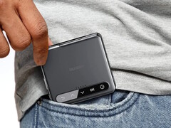 Az Aurzen ZIP a világ legkisebb, zsebben hordozható háromrétegű projektora. (Kép forrása: Aurzen)