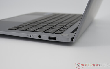 GeekBook X14 Pro - Csatlakozások a jobb oldalon