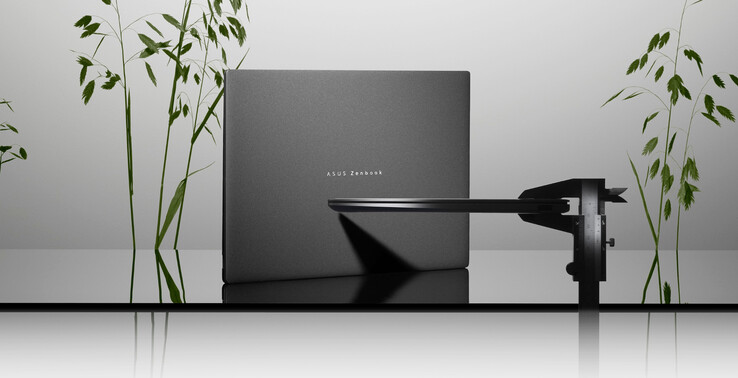 Az új Zenbook S16 egy 16 hüvelykes laptophoz képest viszonylag könnyű, mindössze 1,5 kg. (Kép forrása: Asus)