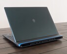 A mobil RTX 5090 talán több VRAM-mal rendelkezik, mint a mobil RTX 5080, de ez kevésbé számít, mint a laptop vastagsága játék közben (Kép forrása: Notebookcheck)
