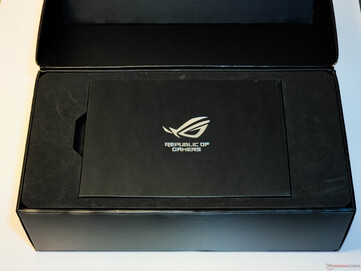 Asus ROG Astral GeForce RTX 5080 OC: Csomagolás