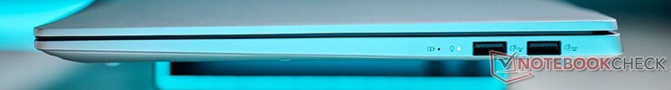 Jobbra: 2x USB-A 3.2 Gen 1 (5 Gbit/s)