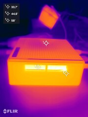 Ventilátor kivezetések a bal oldalon