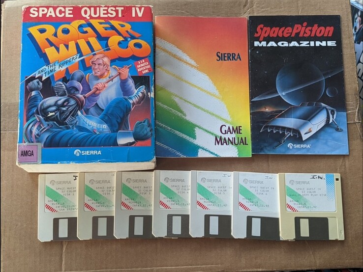 Egy teljes Space Quest IV lemezkészlet a kiállításon (kép forrása: eBay)
