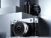 A 40,2 MP-es Fujifilm X-E5 tükör nélküli digitális fényképezőgép fekete vagy ezüst színben kapható. (Kép forrása: Fujifilm)
