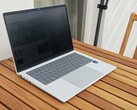A HP EliteBook X G2i – annak ellenére, hogy a képernyő teljes fényerőn van, és a SureView funkció ki van kapcsolva, oldalról olvashatatlan