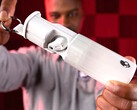 A Skullcandy Method 360 ANC TWS fülhallgatót egy felcsíptethető csúszó tokban tárolja, így könnyen hordozható. (Kép forrása: Skullcandy)