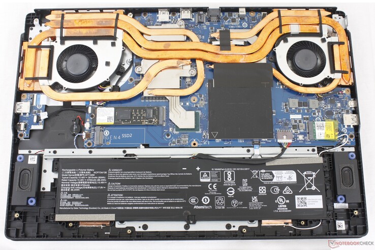 Az MSI Crosshair 18 HX AI támogatja a 2x DDR5 SODIMM és 2x M.2 2280 SSD bővítést