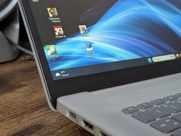 Nincs edge-to-edge üveg vagy érintőképernyő opció